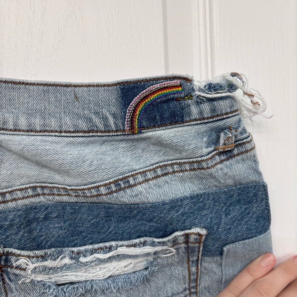 Light Wash Distressed Boyfriend Shorts | American Eagle Size 16 - Picture 11 of 12